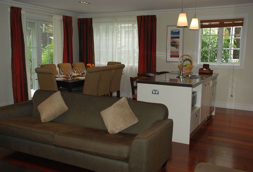 Hotel Russell Cottages 8