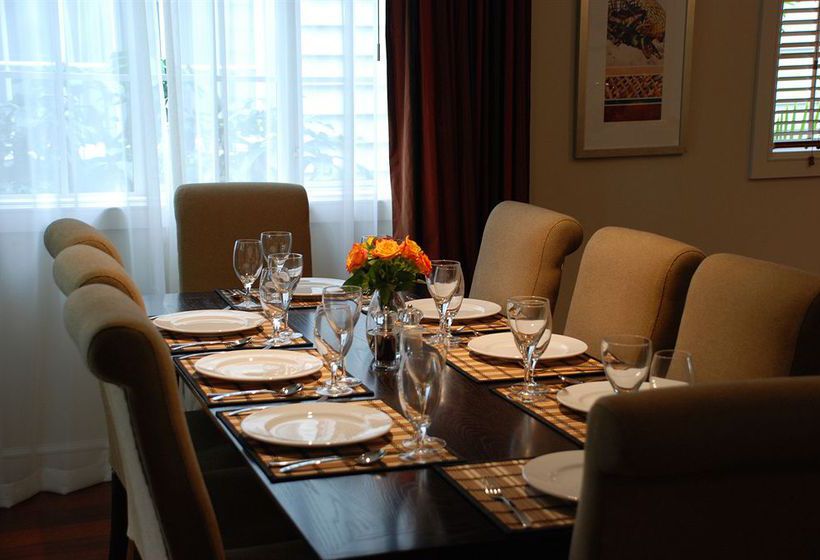 Hotel Russell Cottages 9