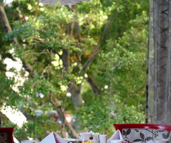 The Townhouse Hotel & Conference Centre 1