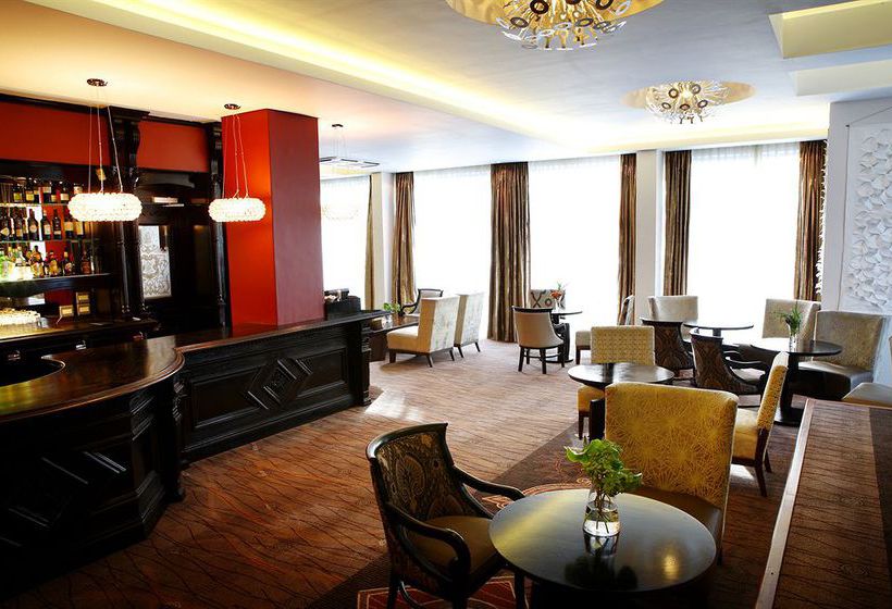 The Townhouse Hotel & Conference Centre 11