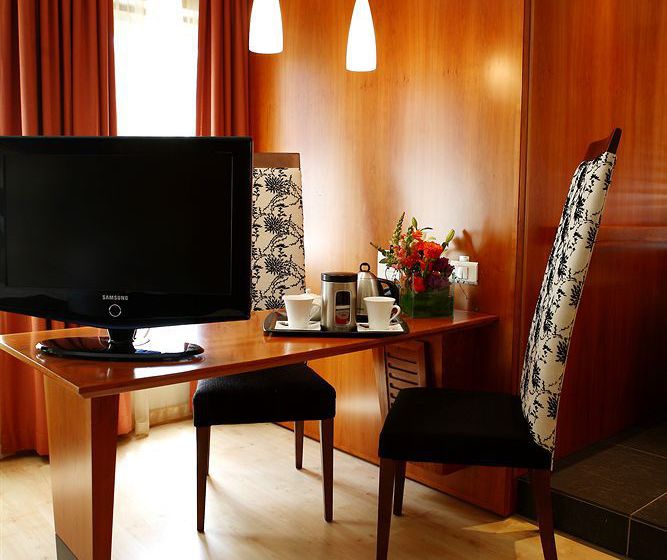 The Townhouse Hotel & Conference Centre 12