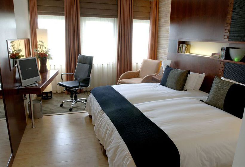 The Townhouse Hotel & Conference Centre 16