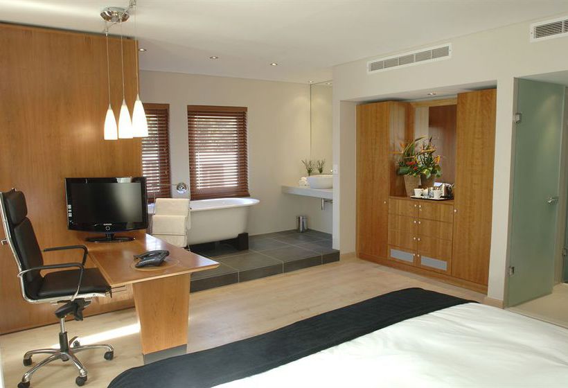 The Townhouse Hotel & Conference Centre 18