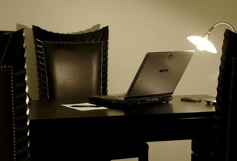 The Townhouse Hotel & Conference Centre 20