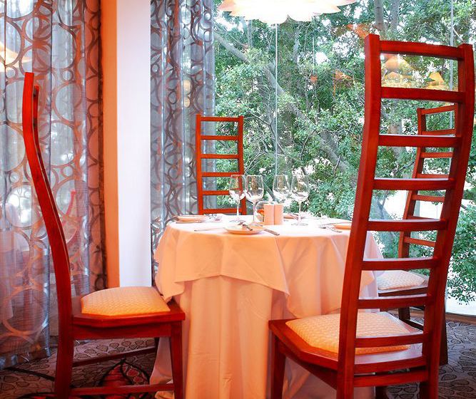 The Townhouse Hotel & Conference Centre 4