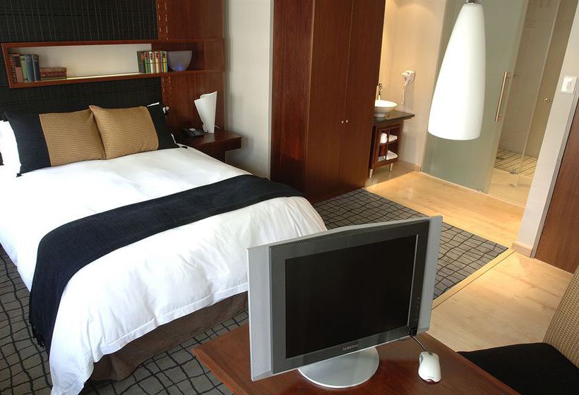 The Townhouse Hotel & Conference Centre 5