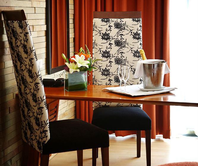 The Townhouse Hotel & Conference Centre 7