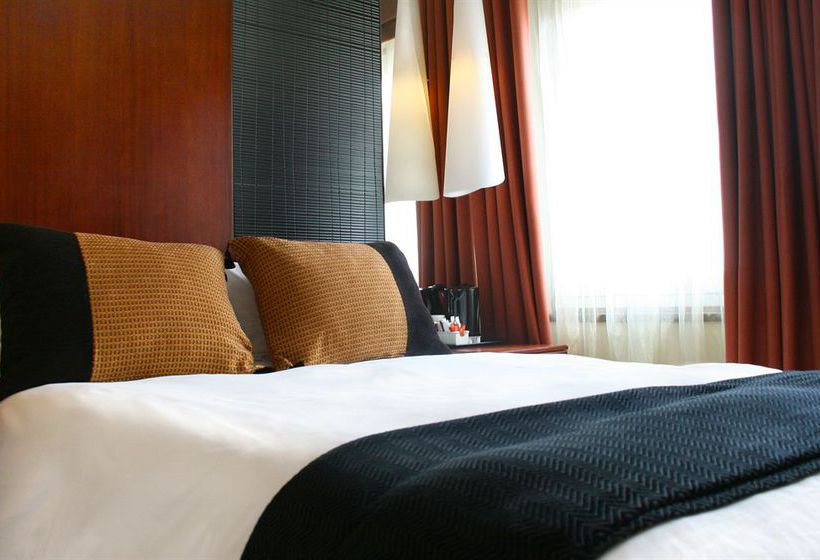 The Townhouse Hotel & Conference Centre 8