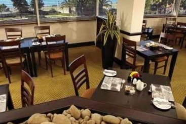 Hotel Holiday Inn Garden Court 7