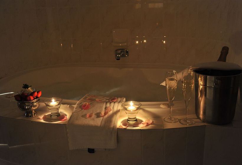 Protea Hotel by Marriott Johannesburg Balalaika Sandton 17