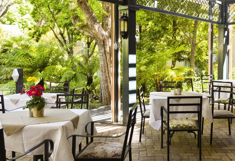 Protea Hotel by Marriott Johannesburg Balalaika Sandton 5