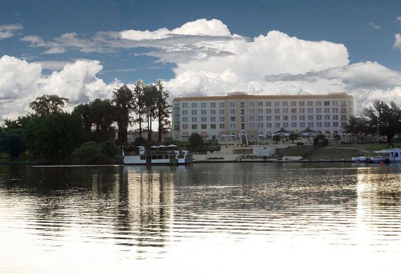 BON Hotel Riviera on Vaal 6