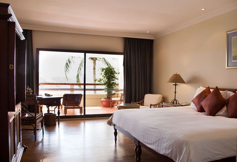 Hotel The Nai Harn Phuket 20