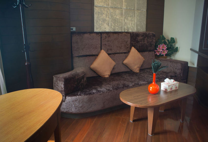 New Holiday Hotel 18