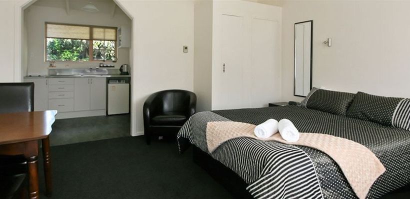 Best Western Colonial Lodge Motel 5