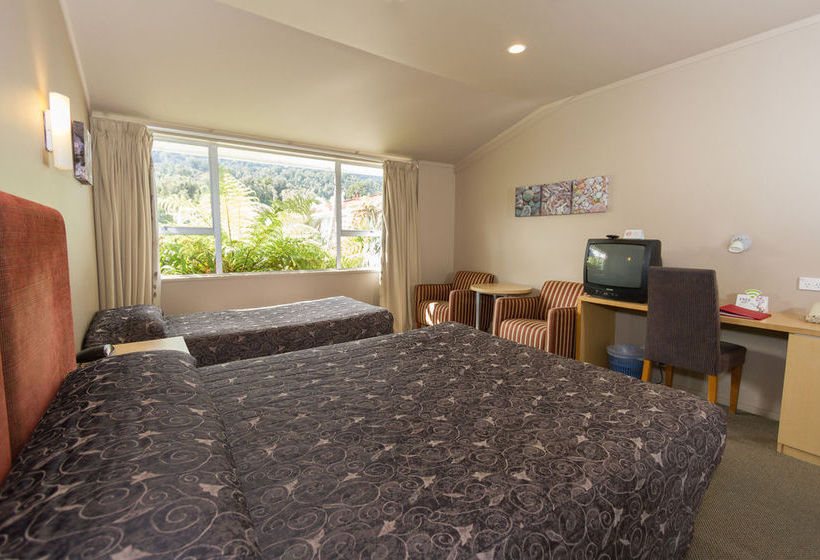 Heartland Fox Glacier Resort 13