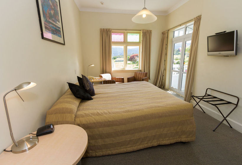 Heartland Fox Glacier Resort 14