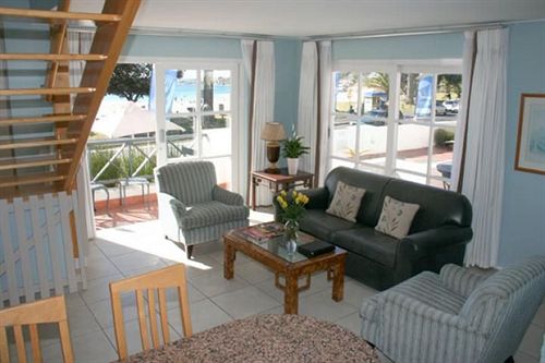 Hotel The Place On The Bay 12