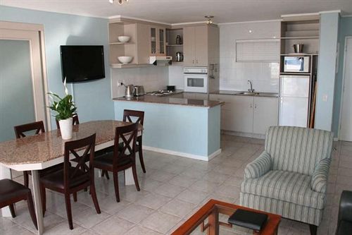 Hotel The Place On The Bay 13