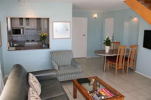 Hotel The Place On The Bay 17