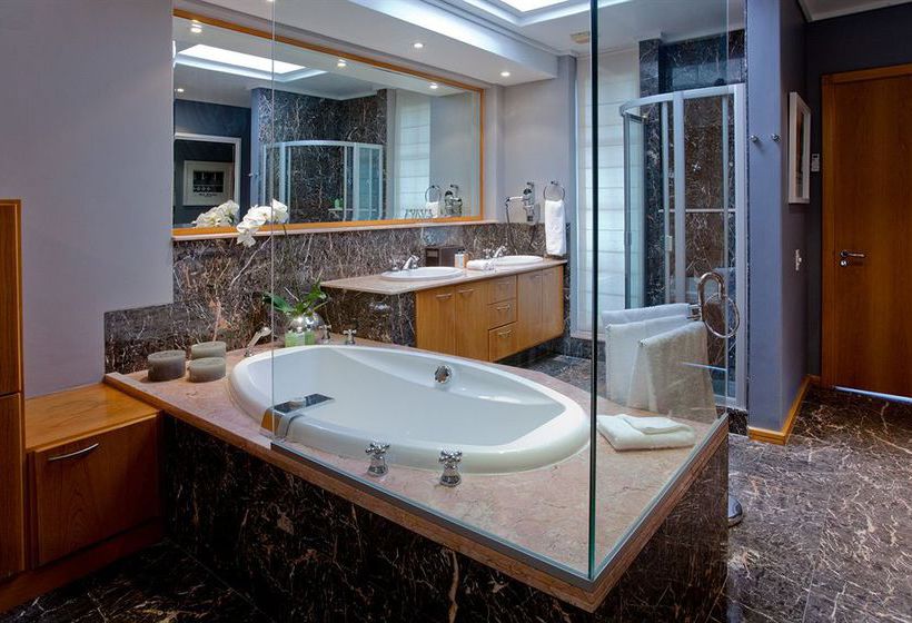 Hotel The Place On The Bay 6