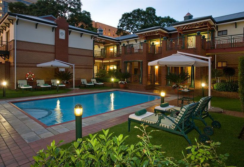 Hotel Courtyard at Rosebank 13