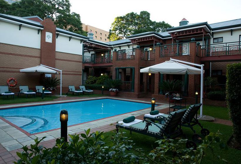 Hotel Courtyard at Rosebank 14