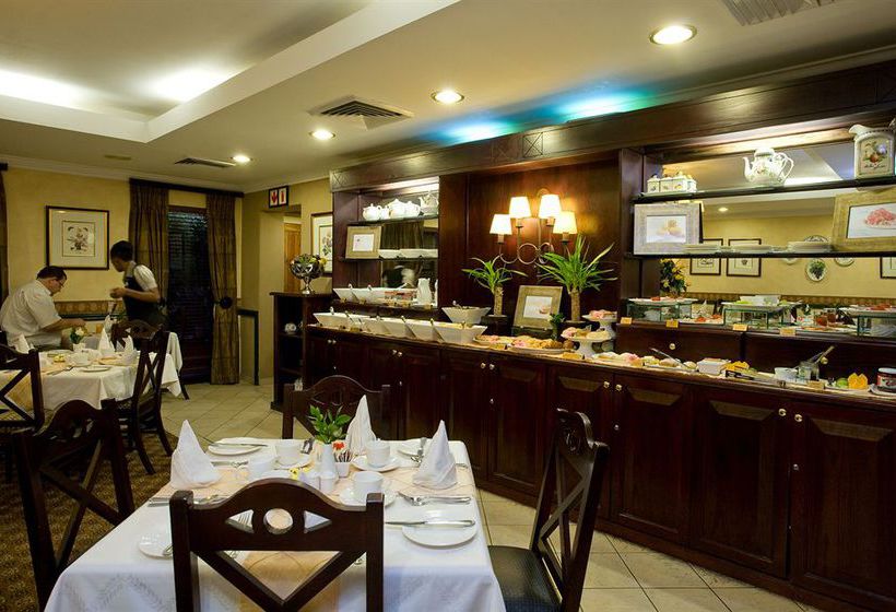 Hotel Courtyard at Rosebank 5