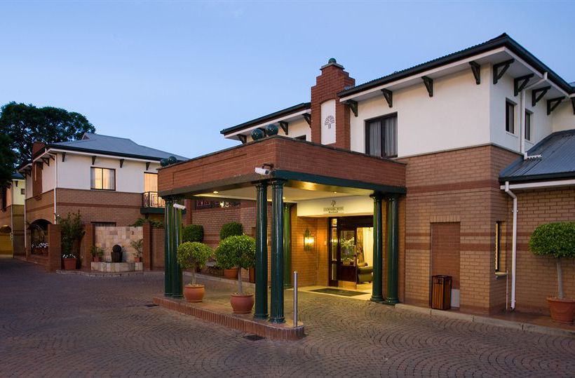 Hotel Courtyard at Rosebank 9