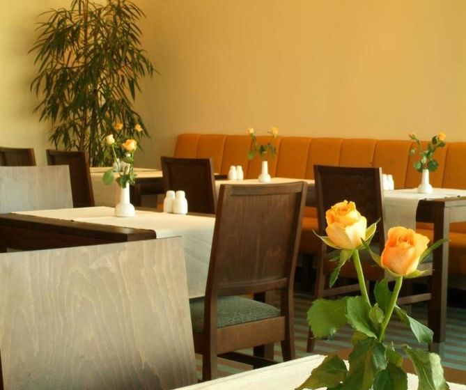 InterCityHotel Augsburg 16