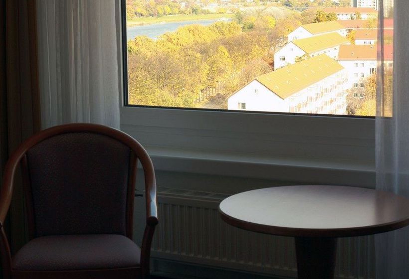 Hotel Am Terrassenufer 11