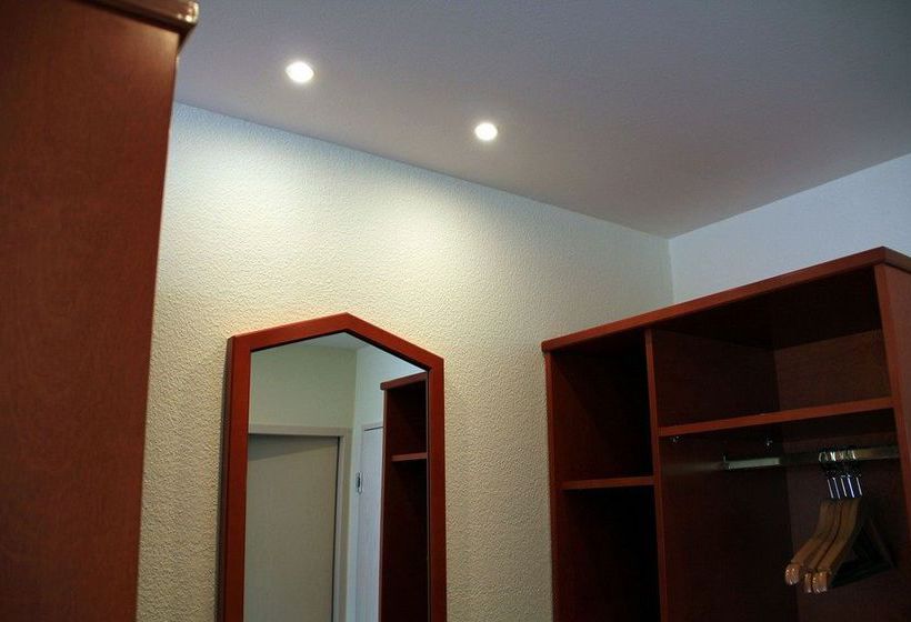 Hotel Am Terrassenufer 13