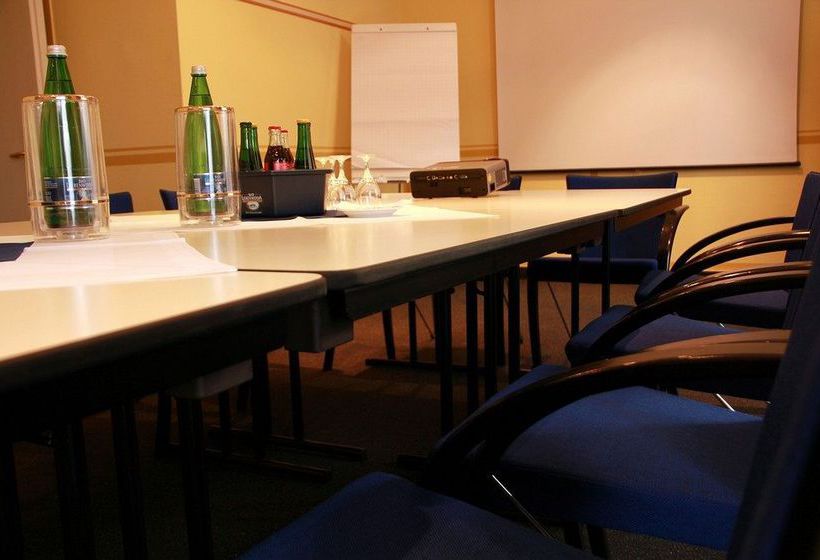 Hotel Am Terrassenufer 16