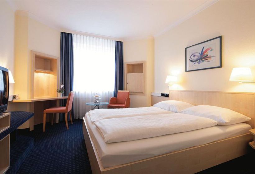 InterCityHotel Freiburg 12