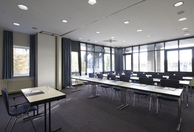 InterCityHotel Freiburg 16