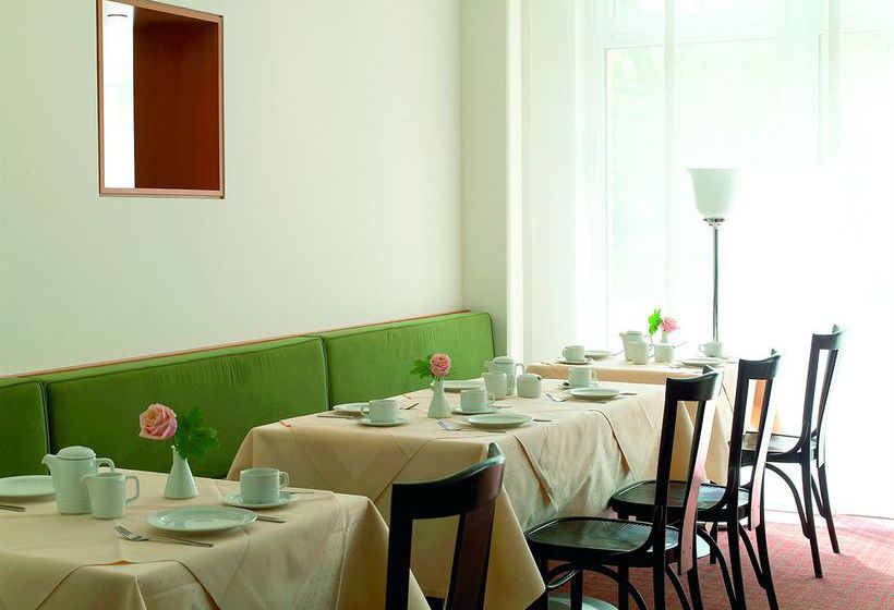 Hotel NH Hamburg City 17