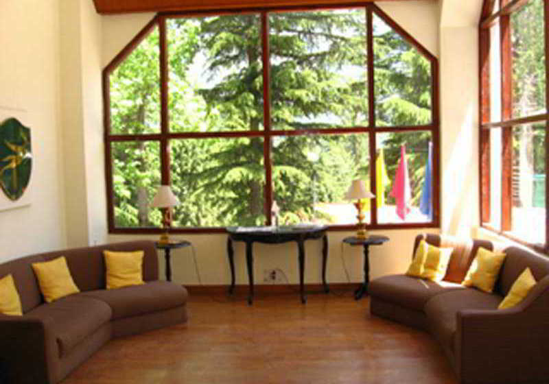 Hotel Snowcrests Manor