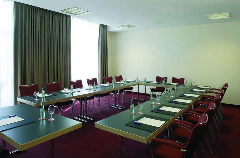 Hotel NH Frankfurt Airport 8