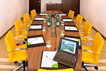 Hotel Courtyard Wiesbaden-Nordenstadt 14