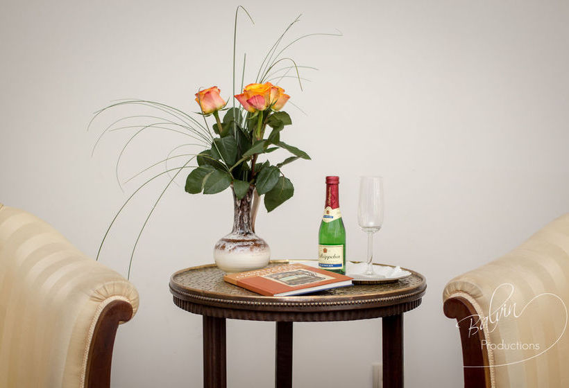 Akzent Hotel Am Goldenen Strauss 12