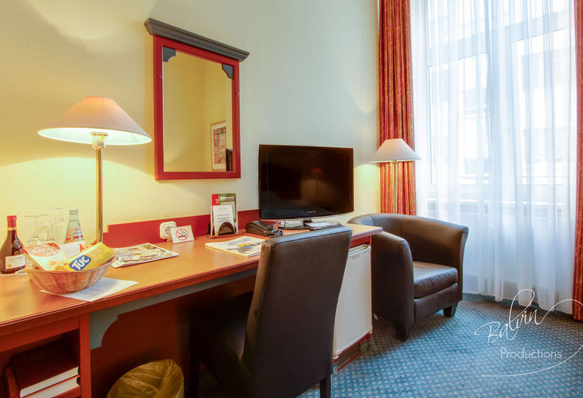 Akzent Hotel Am Goldenen Strauss 13