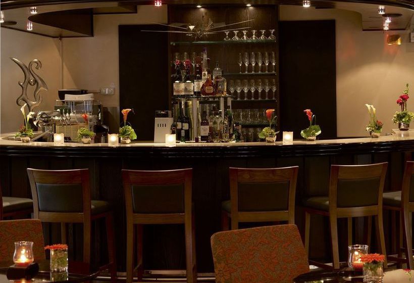 Hotel Mövenpick Nürnberg Airport 10