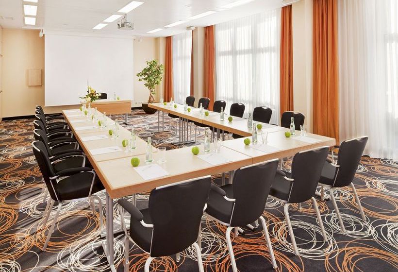 Hotel Mövenpick Nürnberg Airport 11