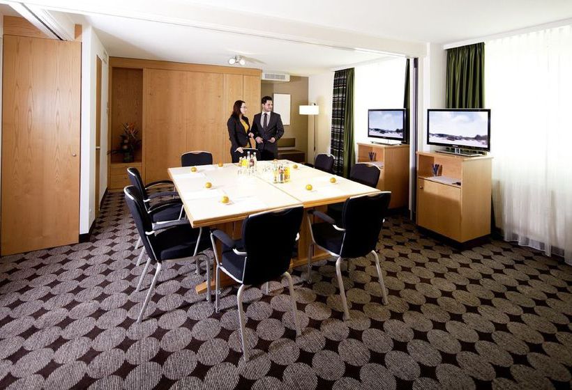 Hotel Mövenpick Nürnberg Airport 12