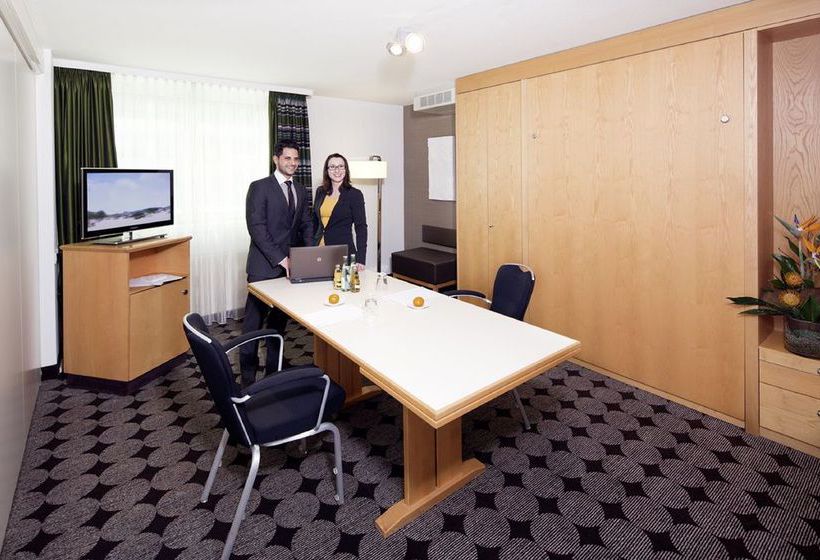 Hotel Mövenpick Nürnberg Airport 13