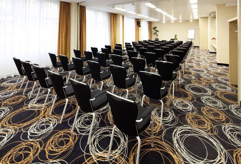 Hotel Mövenpick Nürnberg Airport 16