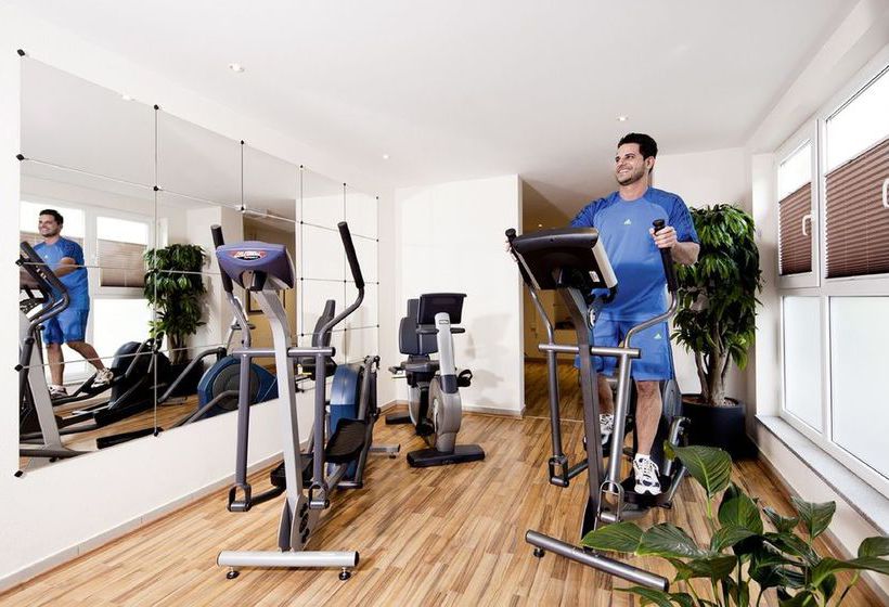 Hotel Mövenpick Nürnberg Airport 5