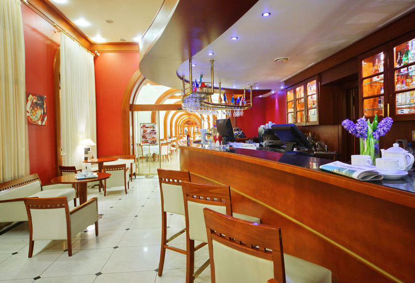 Hotel Oktyabrskaya 18