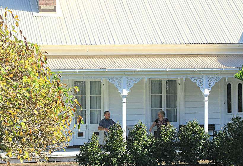 Coromandel Colonial Cottages Motel 12