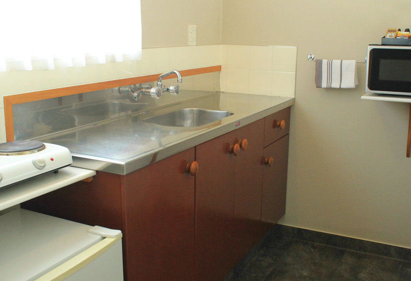 Coromandel Colonial Cottages Motel 13